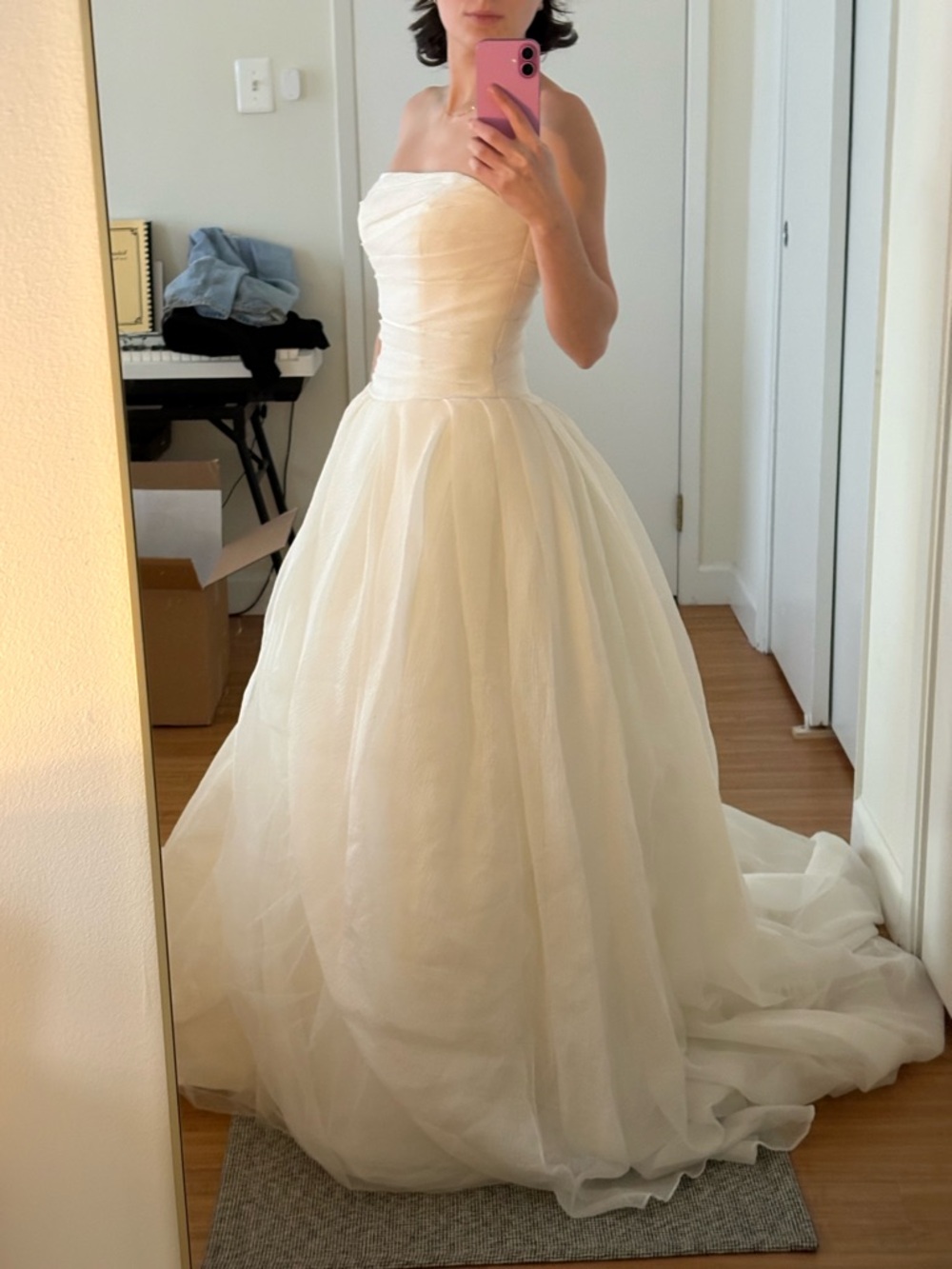 Vera Wang Ivory Strapless Ball Gown Wedding Dress